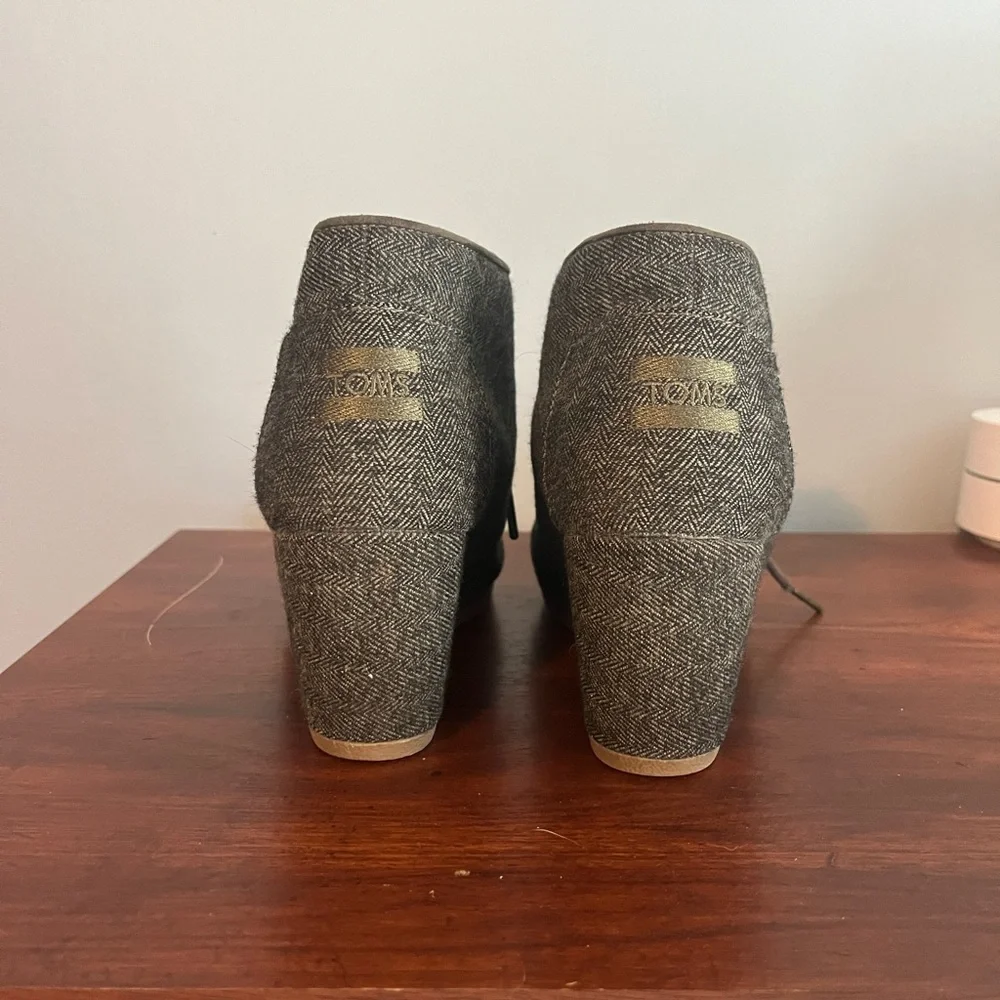 Toms Wedge Booties size 9 - Picture 4 of 4